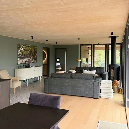 Nyaraló Modern Near The On Nordre Karlsoy Skjeberg